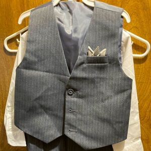 Boys 4T suite Brand New with Tags